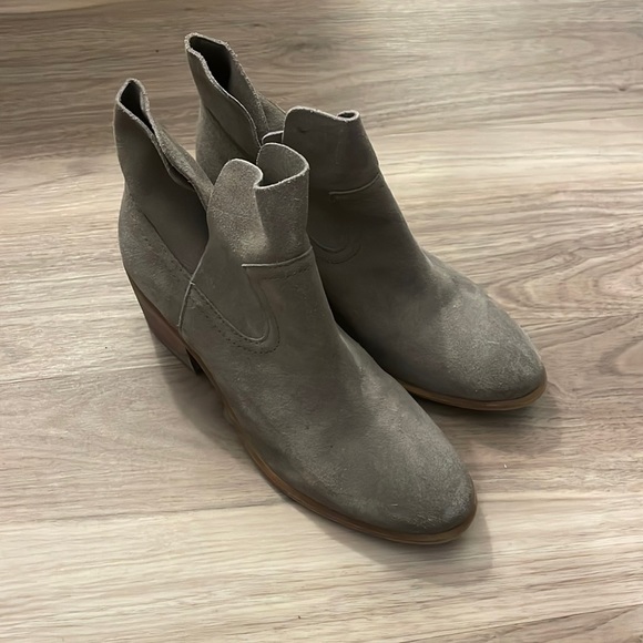 Suede boots - Picture 1 of 3